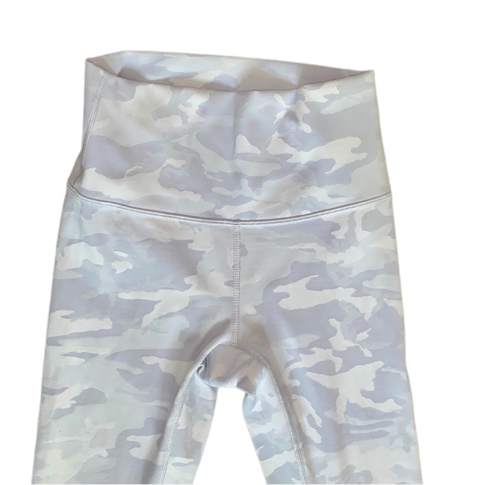 Wunder Under High-Rise Tight 25"
Ribbed Fabric